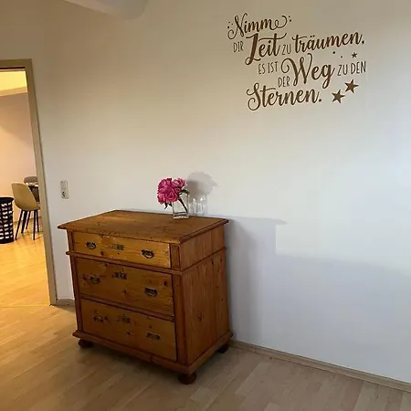 Lara Apartman *